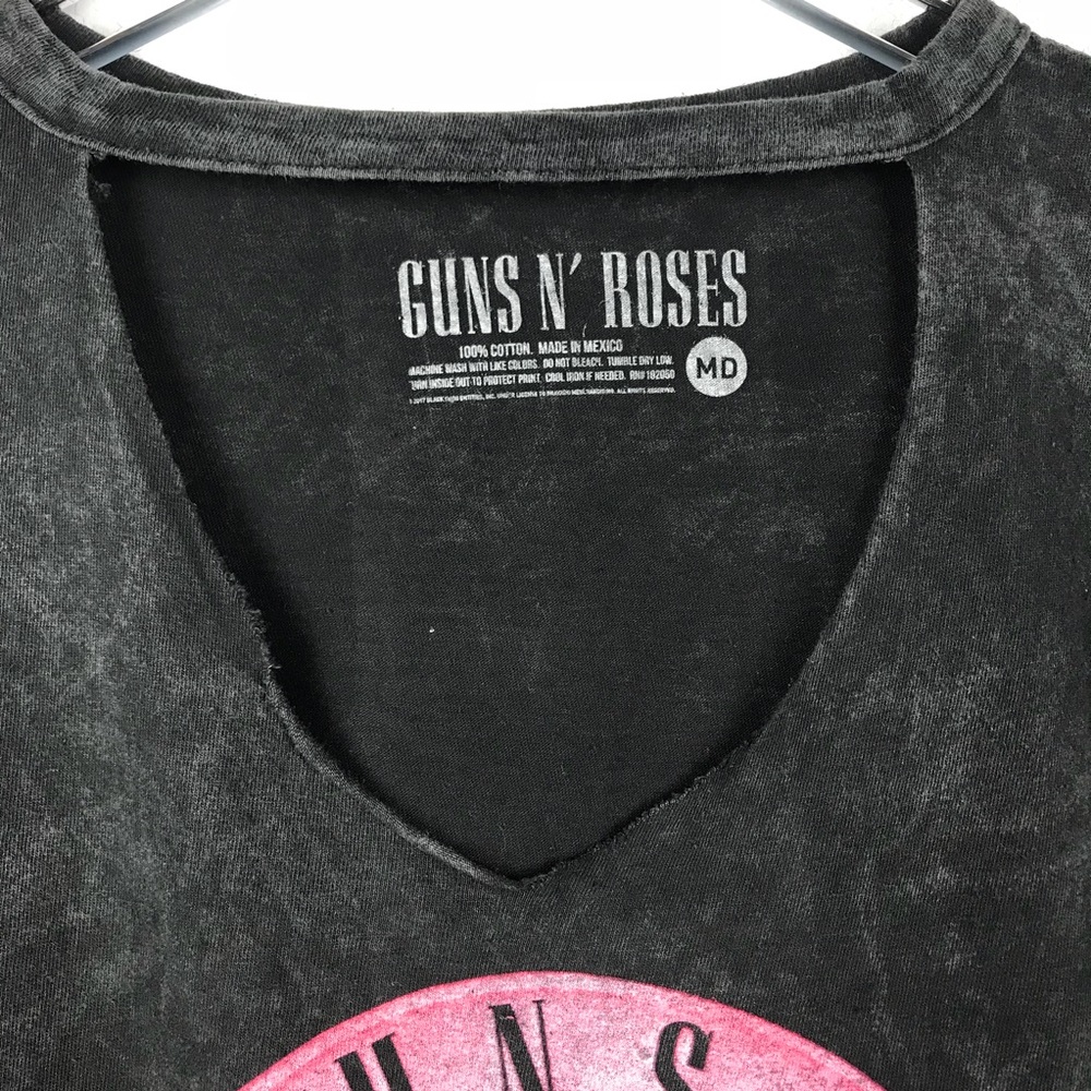 Sold🥀Guns N’ Roses Choker V-Neck Graphic Band Tee - Picture 3 of 6